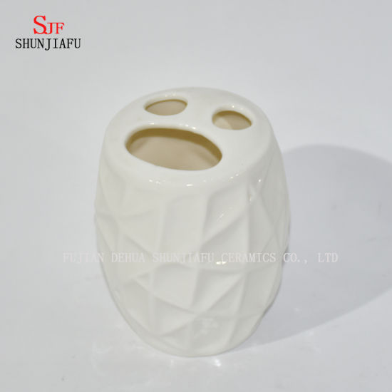 4-teiliges / Set weißes Keramik-Badezimmerzubehör-Set /, Becher, Seifenschale & Spender