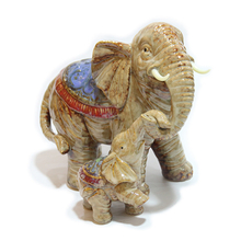 Keramik-Elefanten-Tierverzierung Bunter Elefant zieht Baby-Elefanten