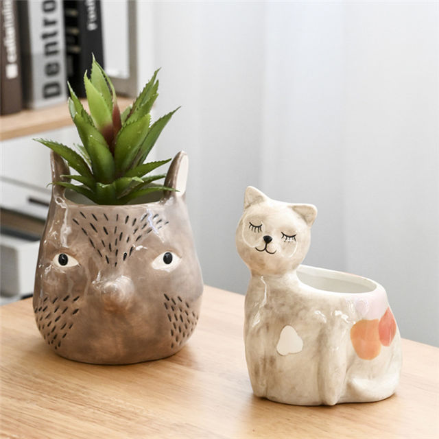Blumentopf mit Keramik-Tiermotiven
