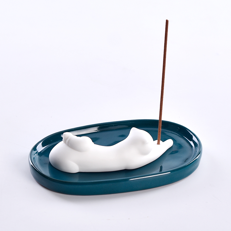 Line Weihrauchbrenner Keramikskulptur Kleine Katze mit Ellipsenteller Räucherstäbchenhalter