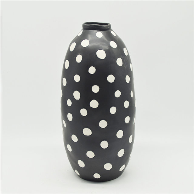Heimtextilien Dekoration Tischplatte Keramikvase Desktop-Dekoration Polyhedrose Schwarz Glasiert mit weißen Punkten Keramikvase