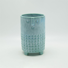 Einrichtungsgegenstand Dekoration schwarz Blau Glasur Charakterausdruck Vierbeinige Klammer Keramik Blumentopf